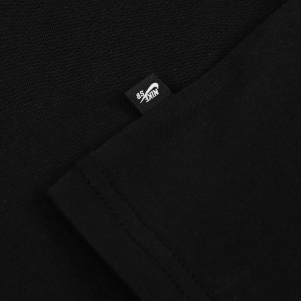 Nike SB Essentials T Shirt - Black - label