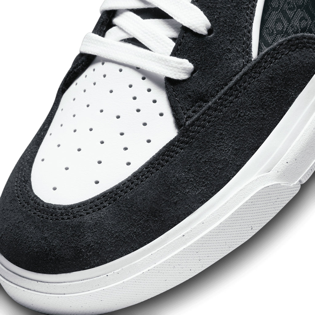 Nike SB x React Leo Shoes - Black / White - Black - Gum Light Brown - toe