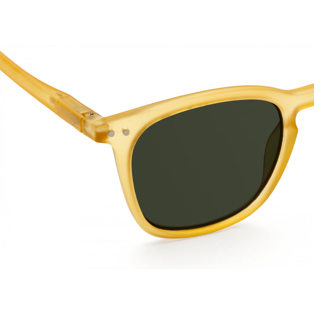 IZIPIZI #E Sunglasses - Yellow Honey - closeup
