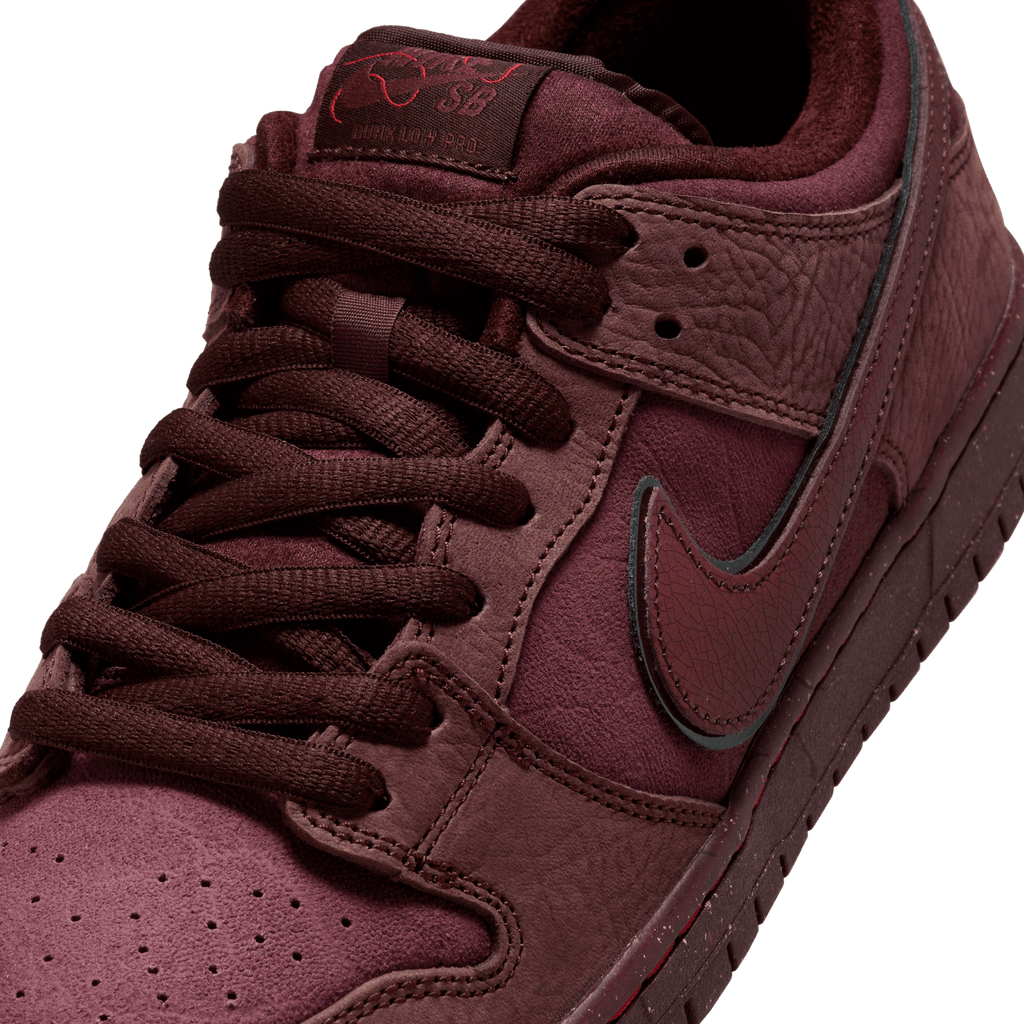 Nike SB Dunk Low Premium Burgundy Crush / Dark Team Red - Earth