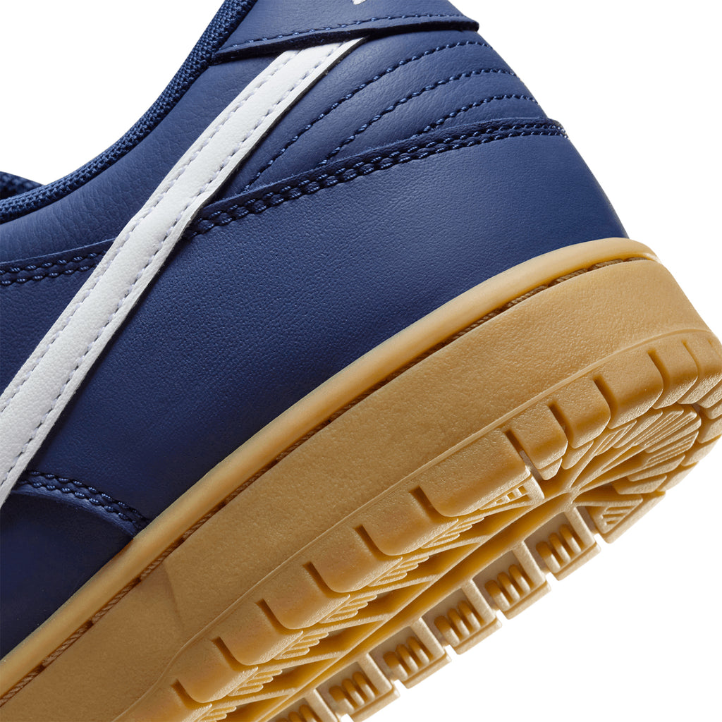 Nike SB Dunk Low - Navy / White - Navy - Gum Light Brown - heel