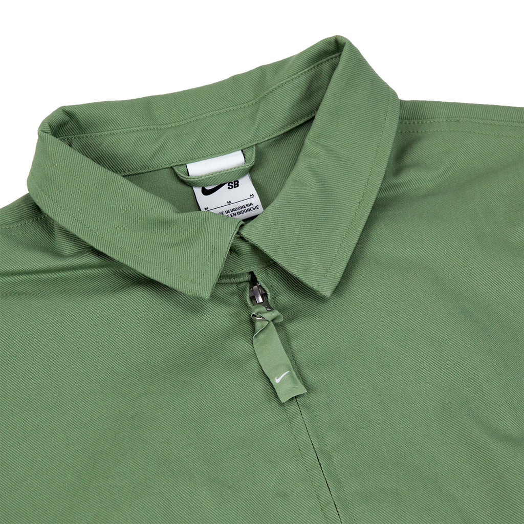 Nike SB Woven Twill Premium Jacket - Oil Green - neck