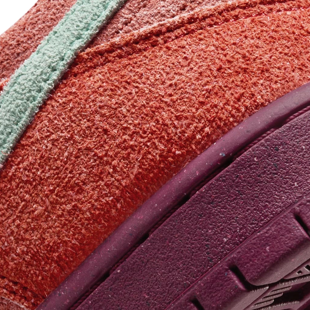 Nike SB Dunk Low Premium Mystic Red / Emerald Rise - Rugged Orange