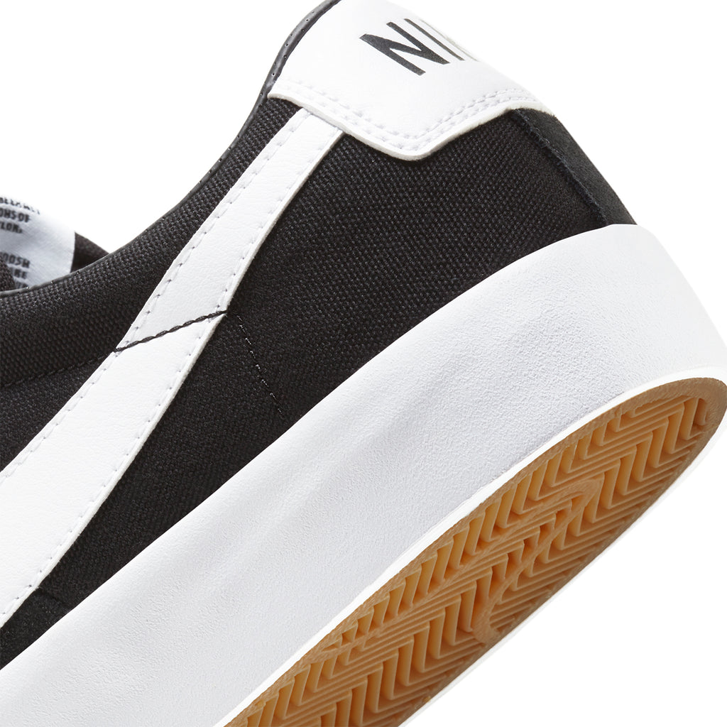 Nike SB Zoom Blazer Low Pro GT Shoes in Black / White - Heel