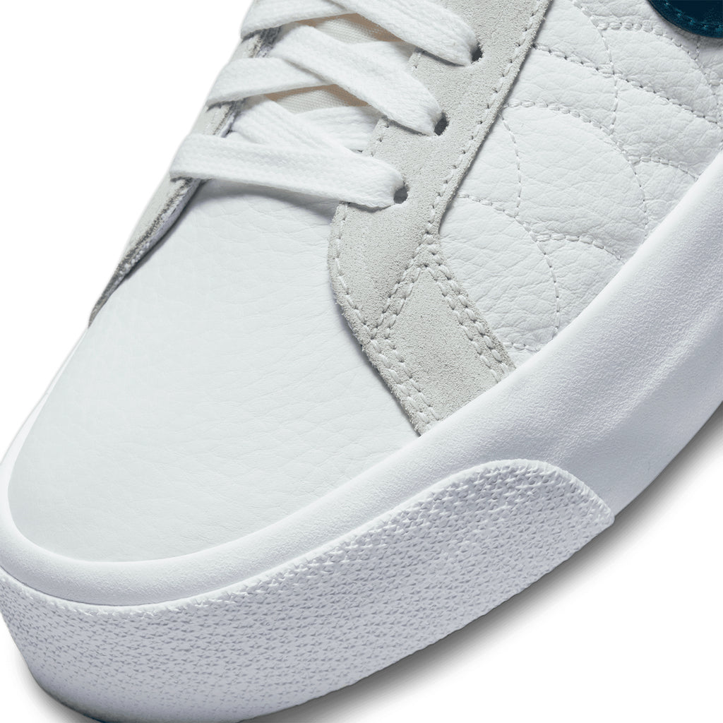 Nike SB Zoom Blazer Mid Eric Koston - Summit White - Nightshade - toe