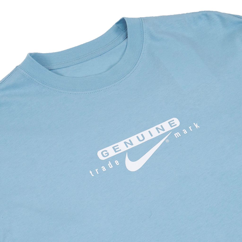 Nike SB L/S Trademark T Shirt in Ocean Bliss - neck