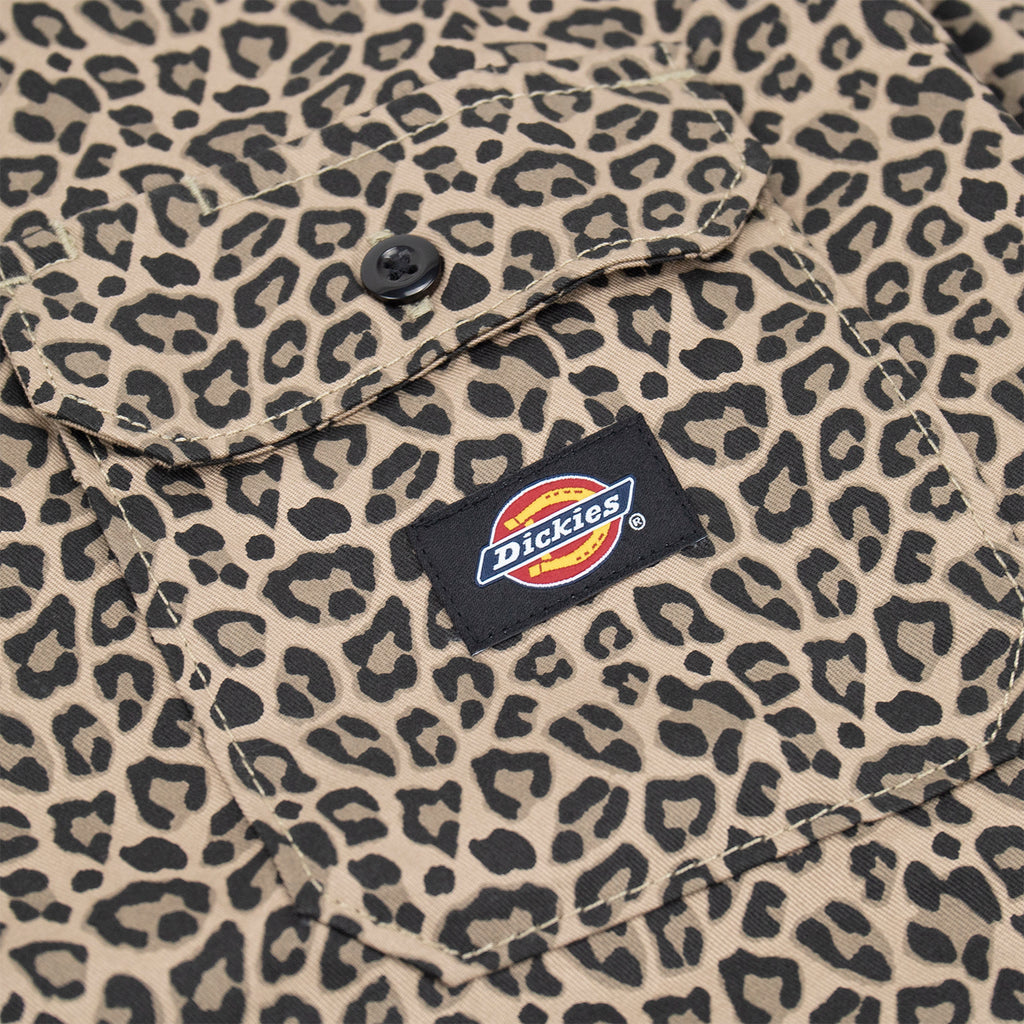 Dickies S/S Silver Firs Shirt - Leopard Print - pocket