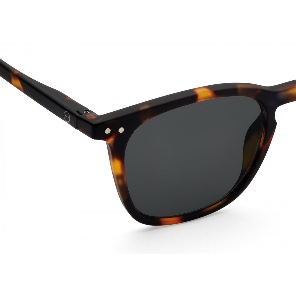 IZIPIZI #E Sunglasses - Tortoise - closeup